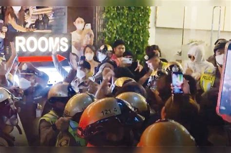 Pinoy transgenders at Thai ladyboys, nagrambulan dahil sa mga .